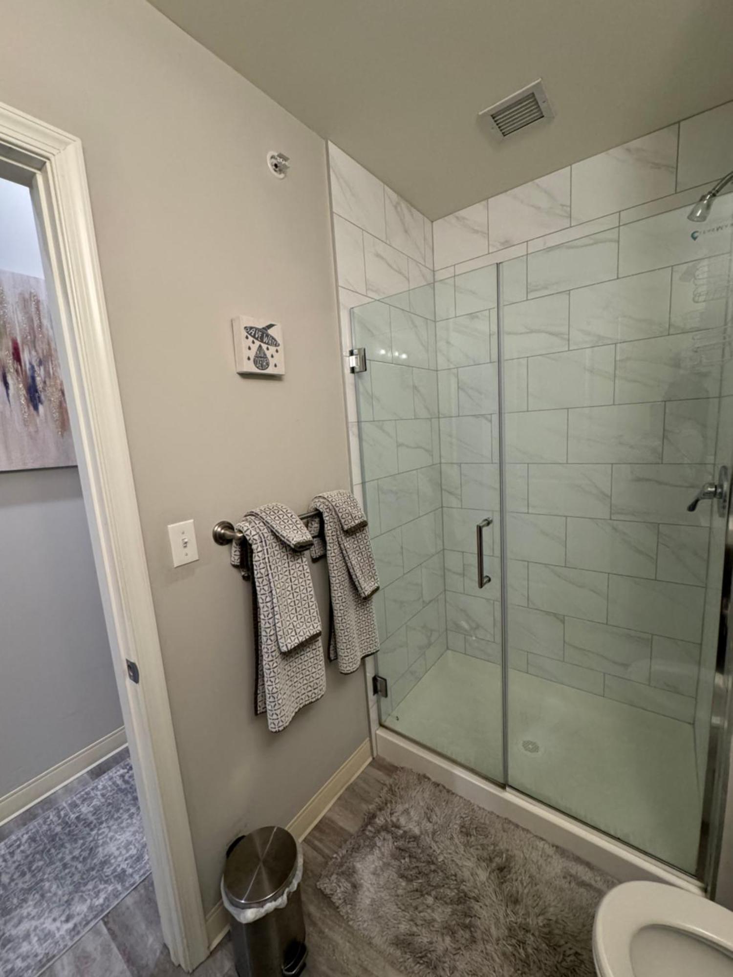 Beautiful Condo/Rooftop Patio With Free Parking Cleveland Exterior photo